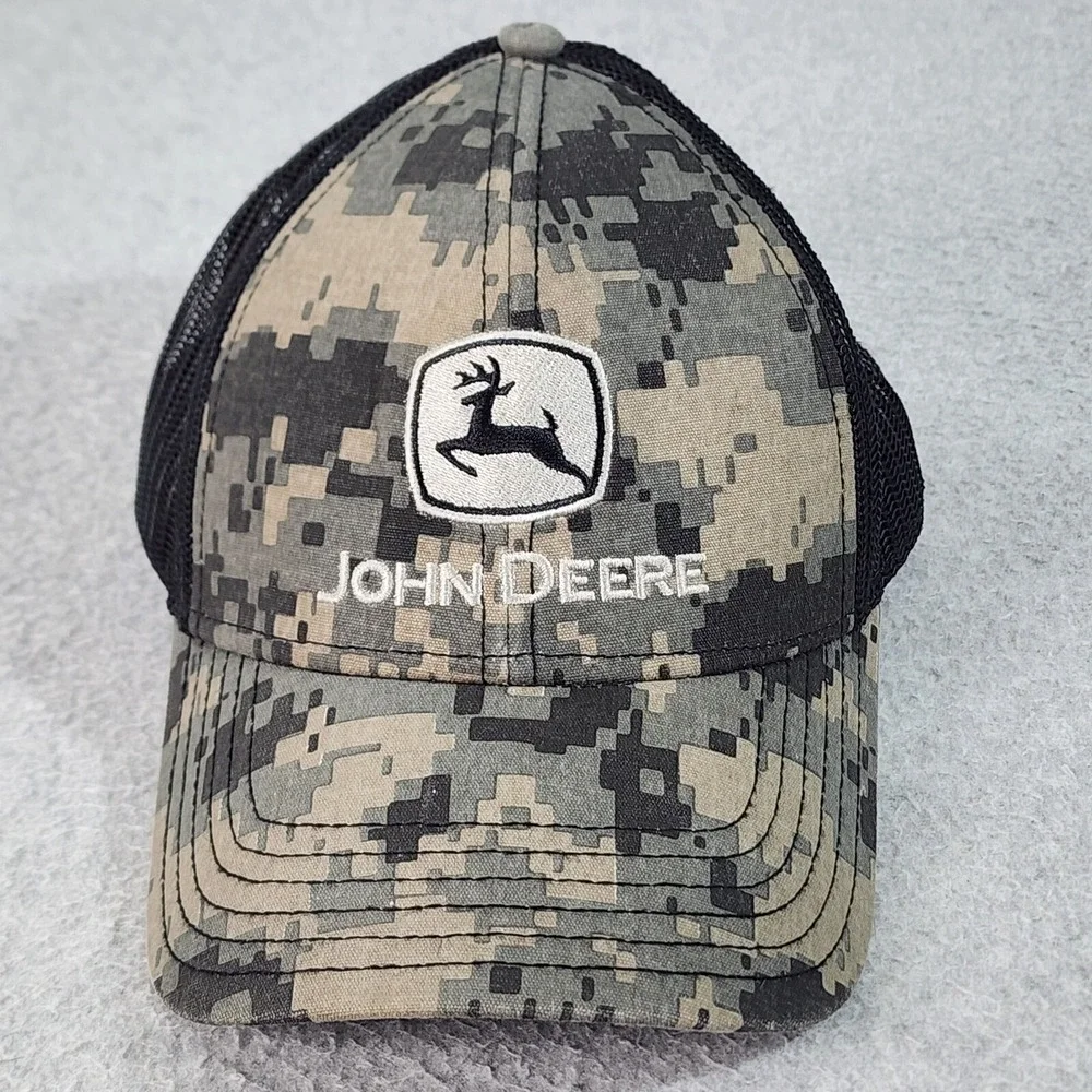 JOHN DEERE Digital Camo Snapback Hat Adult Green Black Mesh Silver Badge Cap